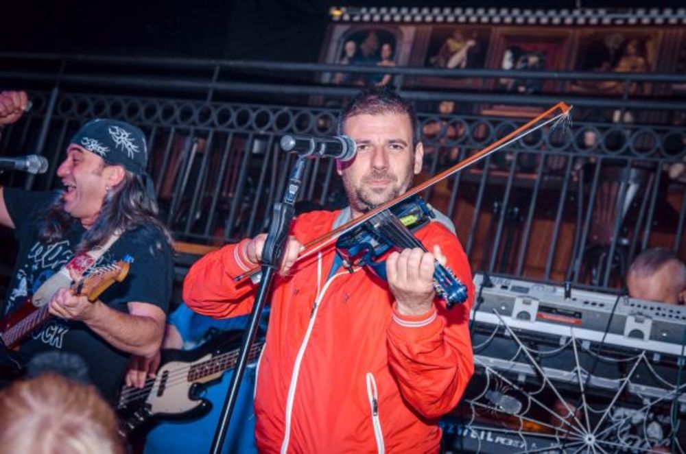 Brojne poznate ličnosti podržale su dobrotvornu akciju koja se 13.maja održala u organizaciji kluba Kasine Beograd, sa ciljem prikupljanja novca za šestogodišnjeg Kostu Vasiljevića, koji boluje od cerbralne paralize. Na veliko zadovoljstvo organizatora odazval