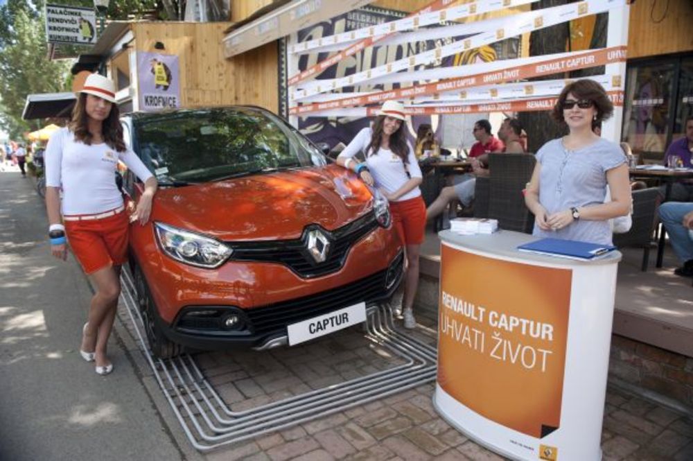 U organizaciji magazina Story i Naxi radija  zajedno sa prijateljima projekta Renault, Avon, Esensa, Di Luna Sangria i Ideaom danas je na Adi Ciganliji održano prvo Story & Naxi druženje pod parlom Savršeni vikend u kafiću Koketa na Makiškoj strani. Prijat