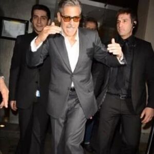 Džorž Kluni malo popio, pa zaplesao pred fotografima