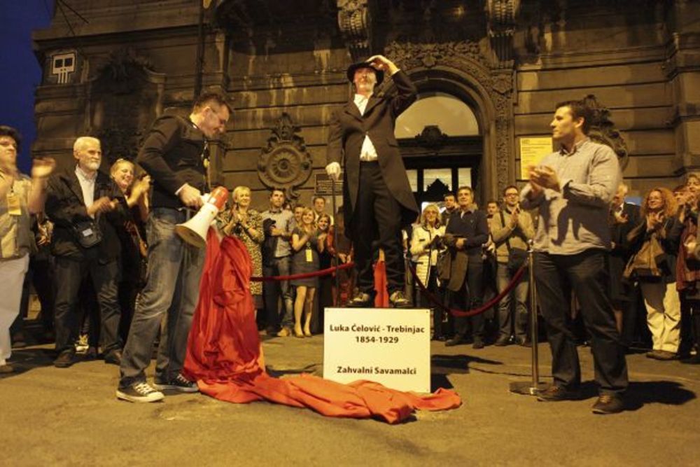 Najveći regionalni festival kreativnosti i inovacija, svečano je otvoren sinoć u zgradi Beogradske zadruge (Geozavoda), izvođenjem Akademskog hora Collegium Musicum. Festival je zvanično otvorila Maja Lalić, kreativni direktor Miksera, skrenuvši pažnju na  tem