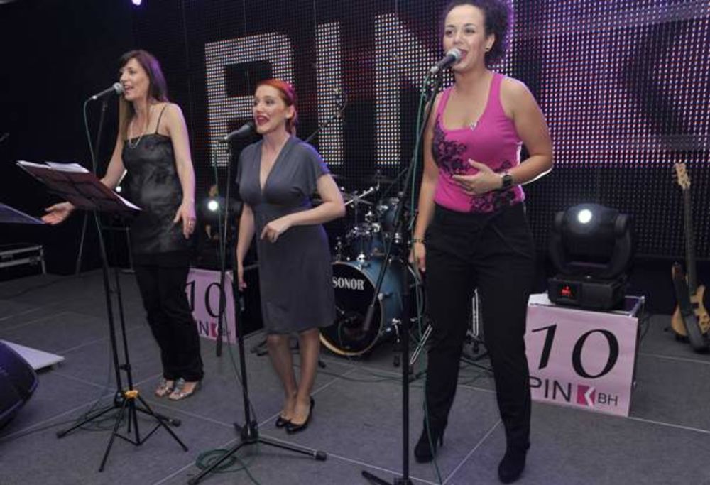 U četvrtak 30. maja u hotelu Holiday Inn u Sarajevu, održana je velika proslava televizije Pink BiH  povodom 10. rođendana. Na samom početku večeri, glavna i odgovorna urednica televizije, Lajla Torlak i Željko Mitrović, vlasnik Pink grupacije, obratili su se