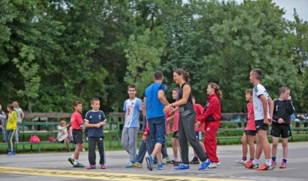 Adidas je na Adi Ciganliji priredio nesvakidašnji trening za sve ljubitelje sporta i zabave – Cool trening sa Andreom Lekić i Andrejem Maričićem. Svi oni koji su poželeli da odmere snage sa poznatim sportistima i iz prve ruke nauče neke od atraktivnih rukometn