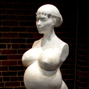 Otkrivena obnažena skulptura trudne Kim Kardašian