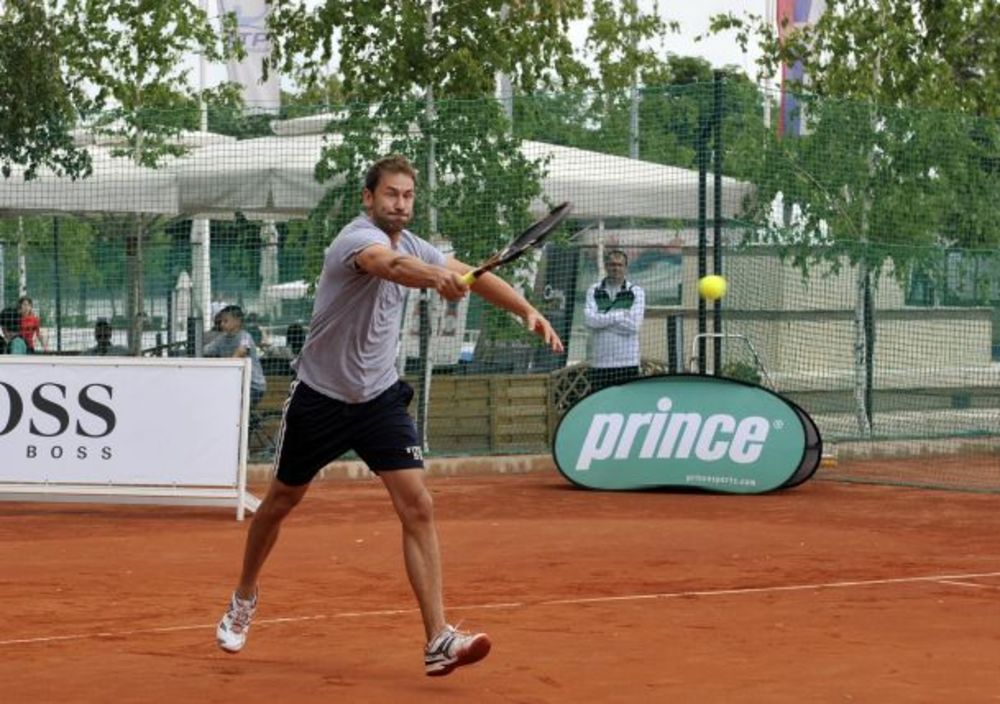 TC Novak je za vikend ugostio rekordan broj poznatih ličnosti na  devetom tradicionalnom humanitarnom teniskom turniru  poznatih Hugo Boss Celebrities Challenger Belgrade 2013. Izuzetni teniski doživljaj,  sjajna zabava i druženje, razna iznenađenja i ovoga pu