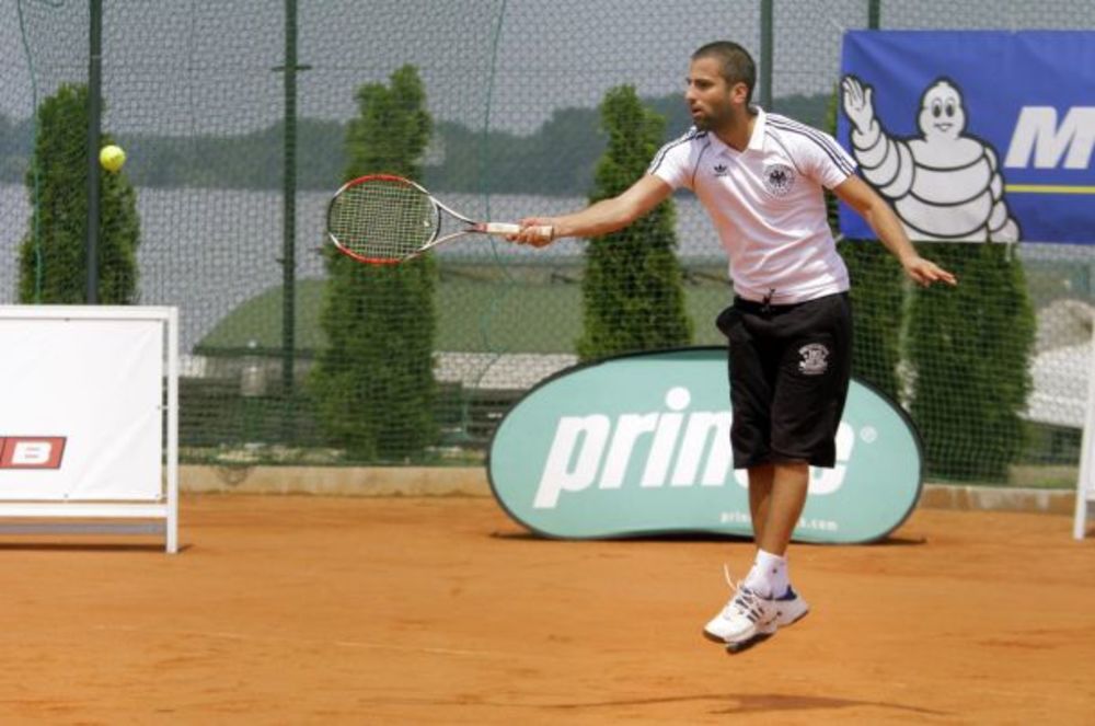 TC Novak je za vikend ugostio rekordan broj poznatih ličnosti na  devetom tradicionalnom humanitarnom teniskom turniru  poznatih Hugo Boss Celebrities Challenger Belgrade 2013. Izuzetni teniski doživljaj,  sjajna zabava i druženje, razna iznenađenja i ovoga pu