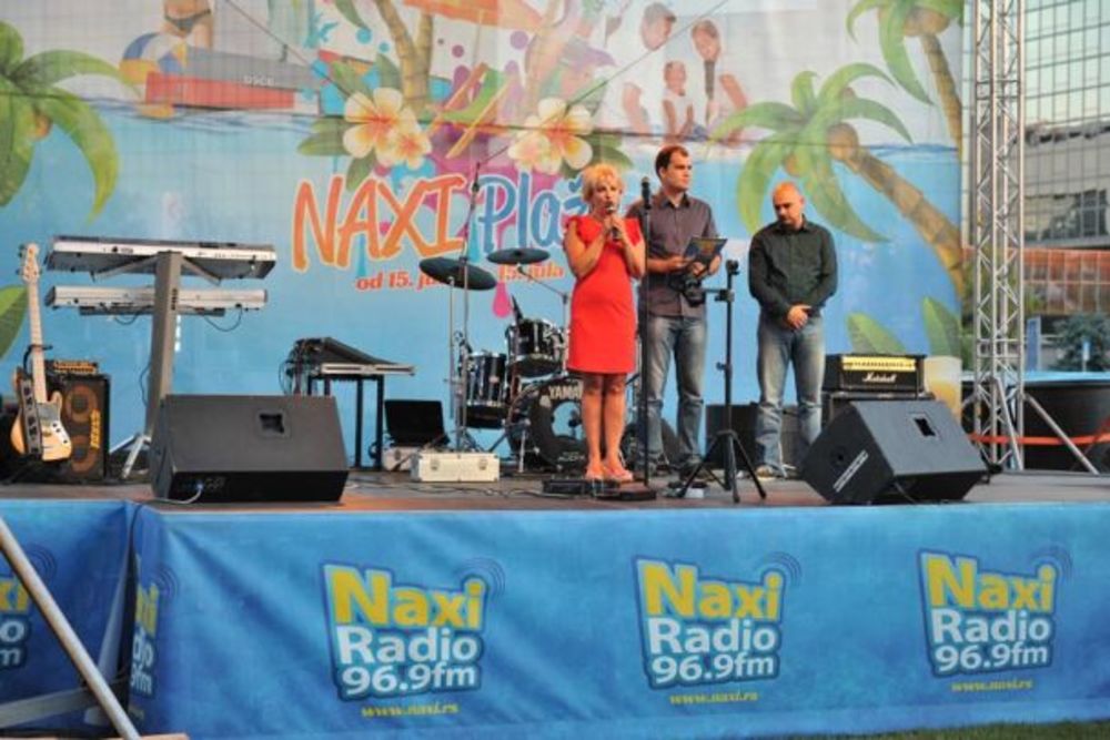 U subotu, 15. juna koncertom Goce Tržan otvorena je Naxi plaža 2013 ispred Ušće Shopping centra.
Svečano otvaranje započelo je defileom mažoretkinja, koje su prošetale sa predstavnicima tima Naxi radija, nakon čega su se na bini Naxi plaže brojnim posetiocima