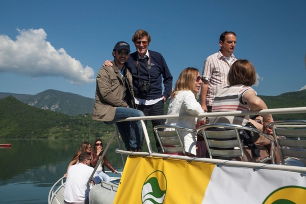 Čuveni voditelj Minja Subota na poziv organizacije Tara Green proveo je nezaboravan vikend u Bajinoj Bašti, a najlepši utisak na njega ostavilo je krstarenje Perućcom i Drinom do Višegrada. Miljenik publike stigao je da obiđe i Andrić grad u Višegradu, a večer