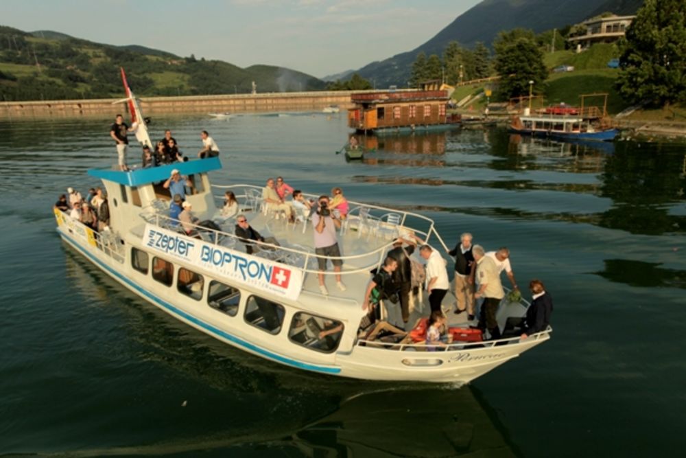 Čuveni voditelj Minja Subota na poziv organizacije Tara Green proveo je nezaboravan vikend u Bajinoj Bašti, a najlepši utisak na njega ostavilo je krstarenje Perućcom i Drinom do Višegrada. Miljenik publike stigao je da obiđe i Andrić grad u Višegradu, a večer