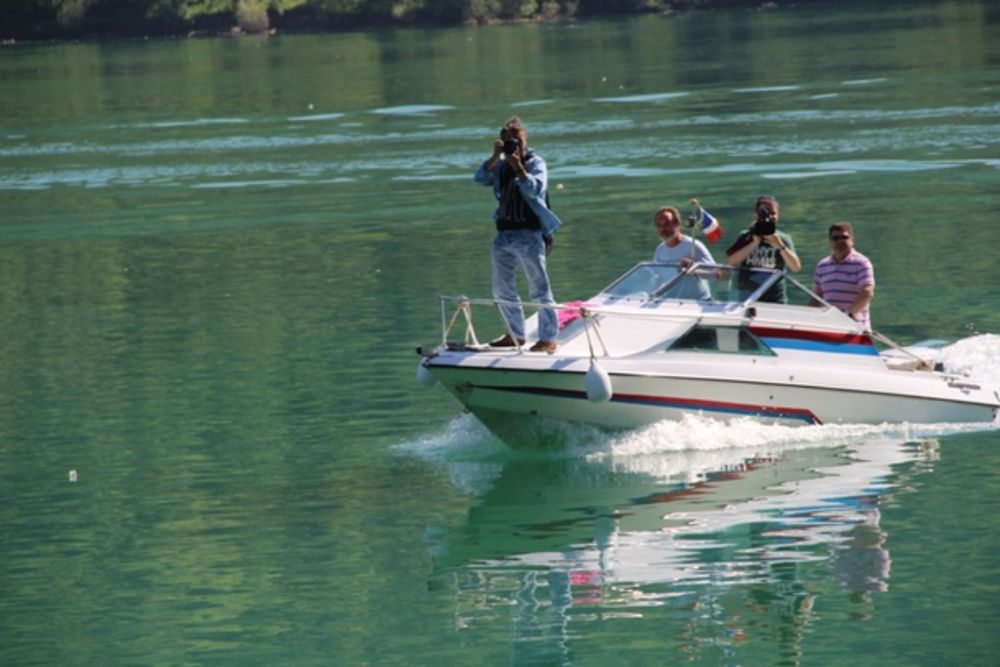 Čuveni voditelj Minja Subota na poziv organizacije Tara Green proveo je nezaboravan vikend u Bajinoj Bašti, a najlepši utisak na njega ostavilo je krstarenje Perućcom i Drinom do Višegrada. Miljenik publike stigao je da obiđe i Andrić grad u Višegradu, a večer