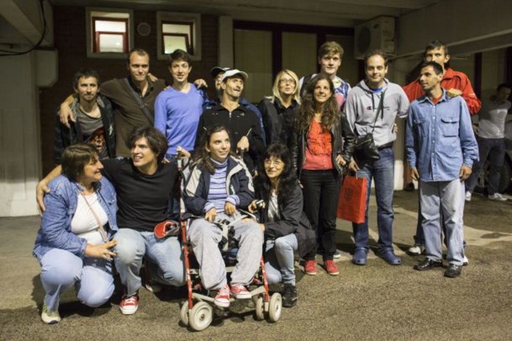 Pred 5.000 gledalaca na gradskom stadionu u Kruševcu glumci iz filma i TV serije Montevideo, Bog te video su odigrali humanitarnu utakmicu na kojoj su sredstva prikupljena prodajom karata namenjena za Centar za osobe sa invaliditetom u Kruševcu za kupovinu pom