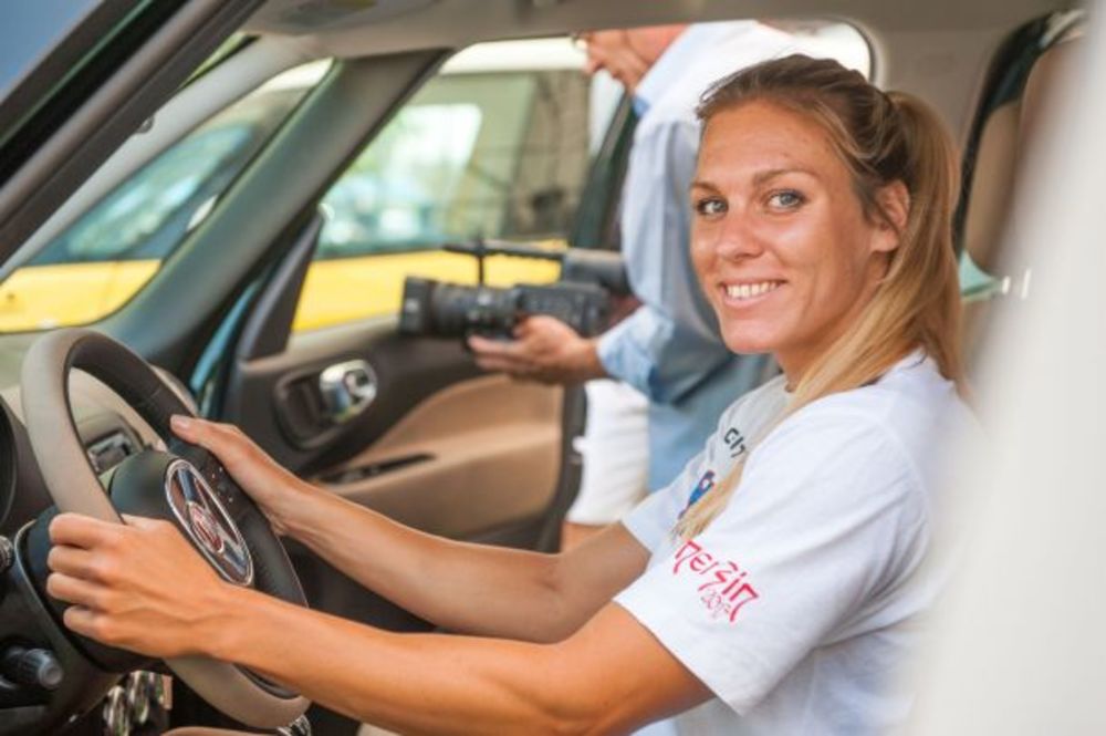 Druženje sa sportistima, osvajačima medalja na Mediteranskim igrama u turskom Mersinu i promocija najnovijeg FIAT 500L Living modela obeležili su vikend u Sportskom centru Milan Gale Muškatirović. U društvu plivača Velimira Stjepanovića, rvača Aleksandra Maksi