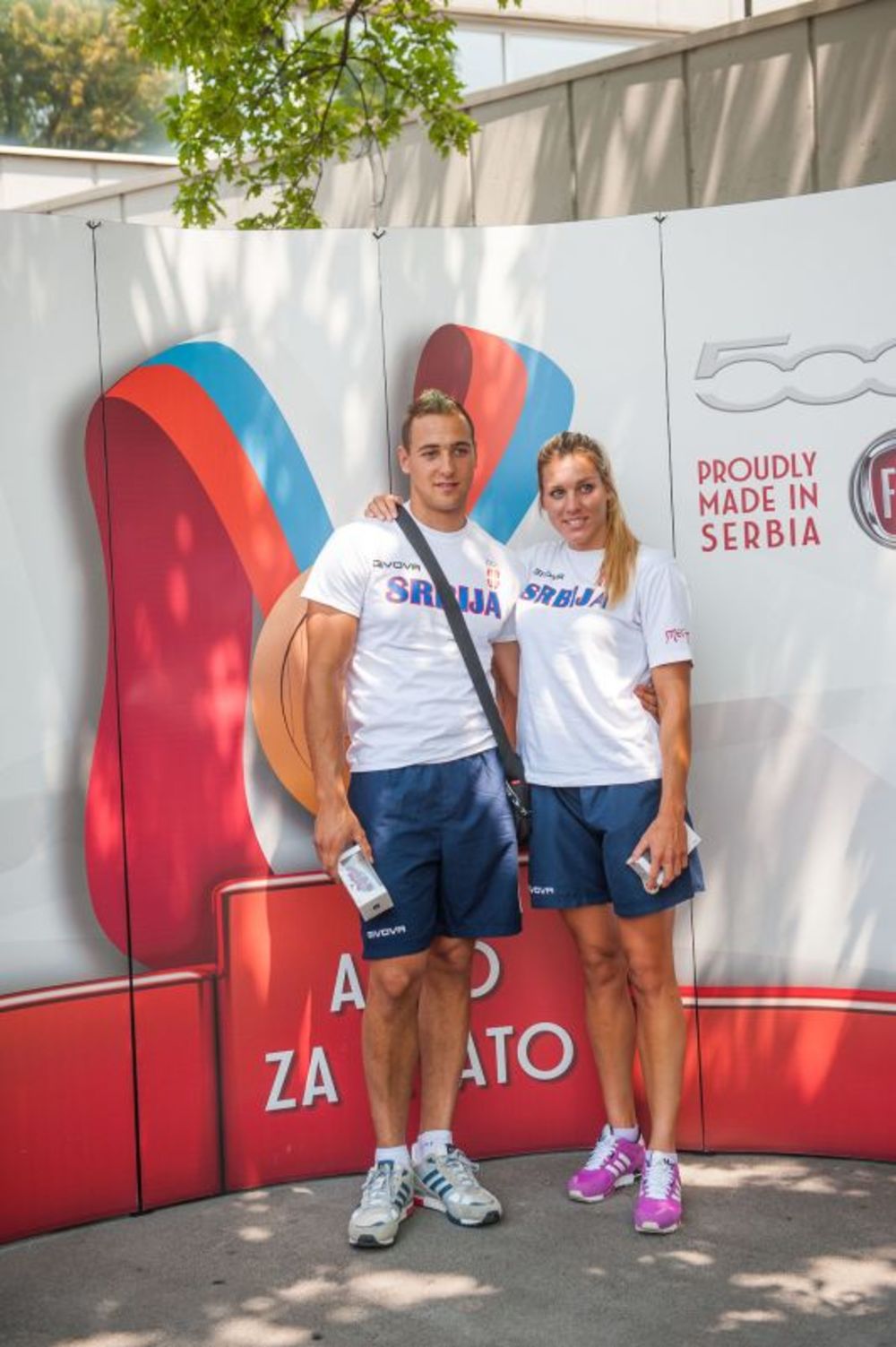 Druženje sa sportistima, osvajačima medalja na Mediteranskim igrama u turskom Mersinu i promocija najnovijeg FIAT 500L Living modela obeležili su vikend u Sportskom centru Milan Gale Muškatirović. U društvu plivača Velimira Stjepanovića, rvača Aleksandra Maksi