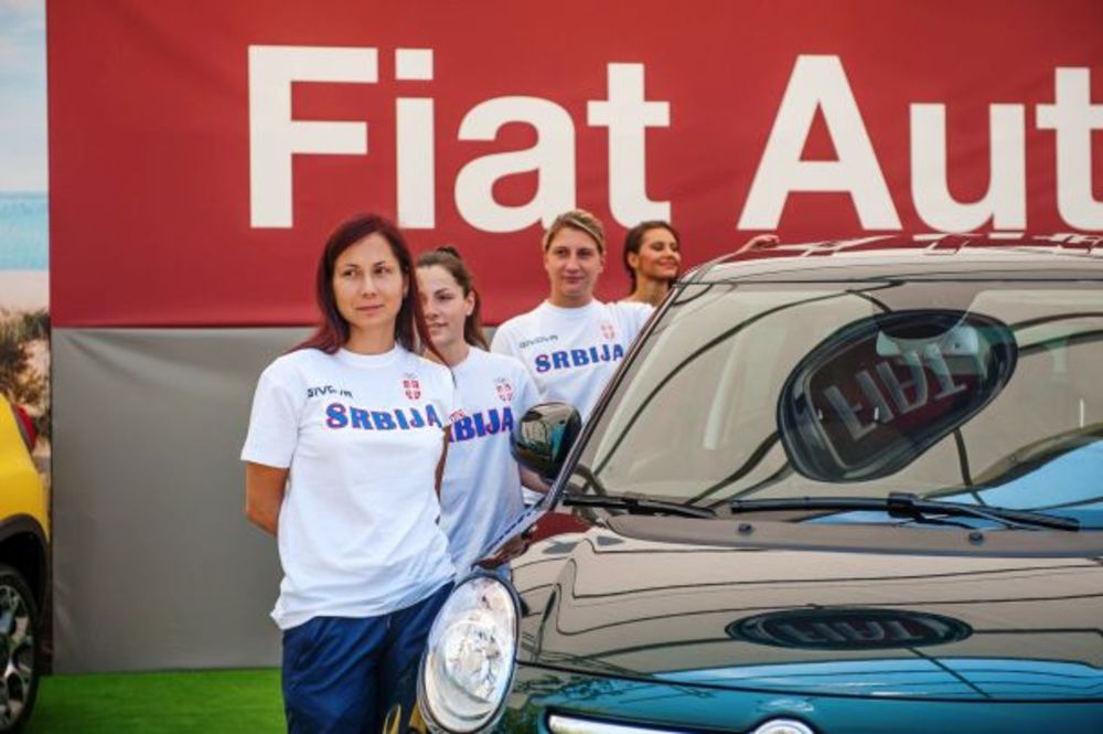 Druženje sa sportistima, osvajačima medalja na Mediteranskim igrama u turskom Mersinu i promocija najnovijeg FIAT 500L Living modela obeležili su vikend u Sportskom centru Milan Gale Muškatirović. U društvu plivača Velimira Stjepanovića, rvača Aleksandra Maksi