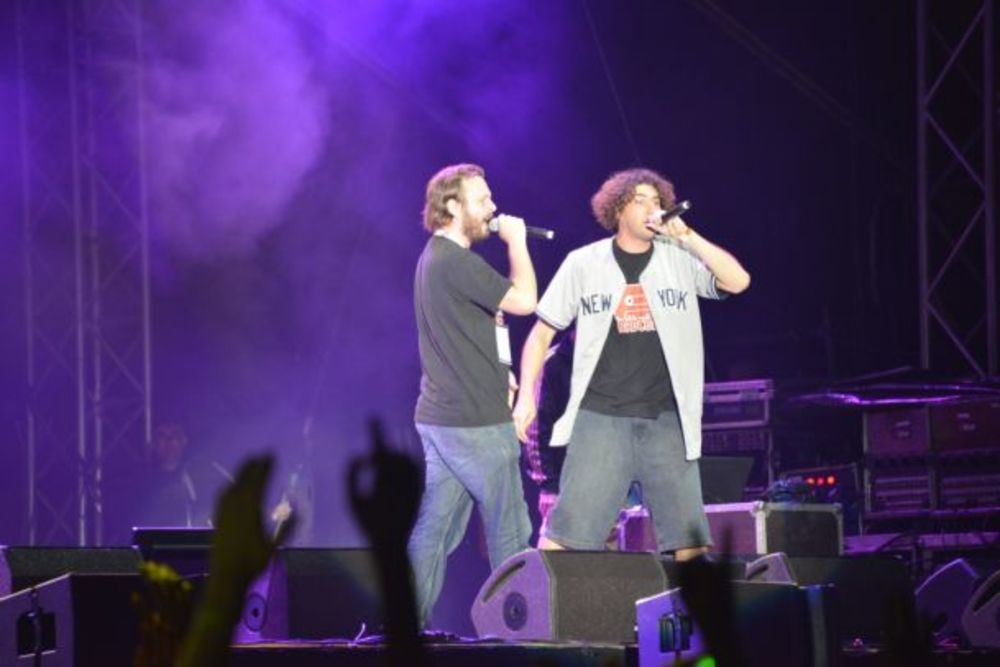 Uz nezampaćenu energiju kojom odiše ovogodišnja R:Evolucija, tokom druge večeri Exit festivala, Petrovaradinsku tvrđavu posetilo je preko 40.000 posetilaca! Pozitivne vibracije bile su na svakom koraku i još jednom smo se uverili zašto je Exit festival s pravo