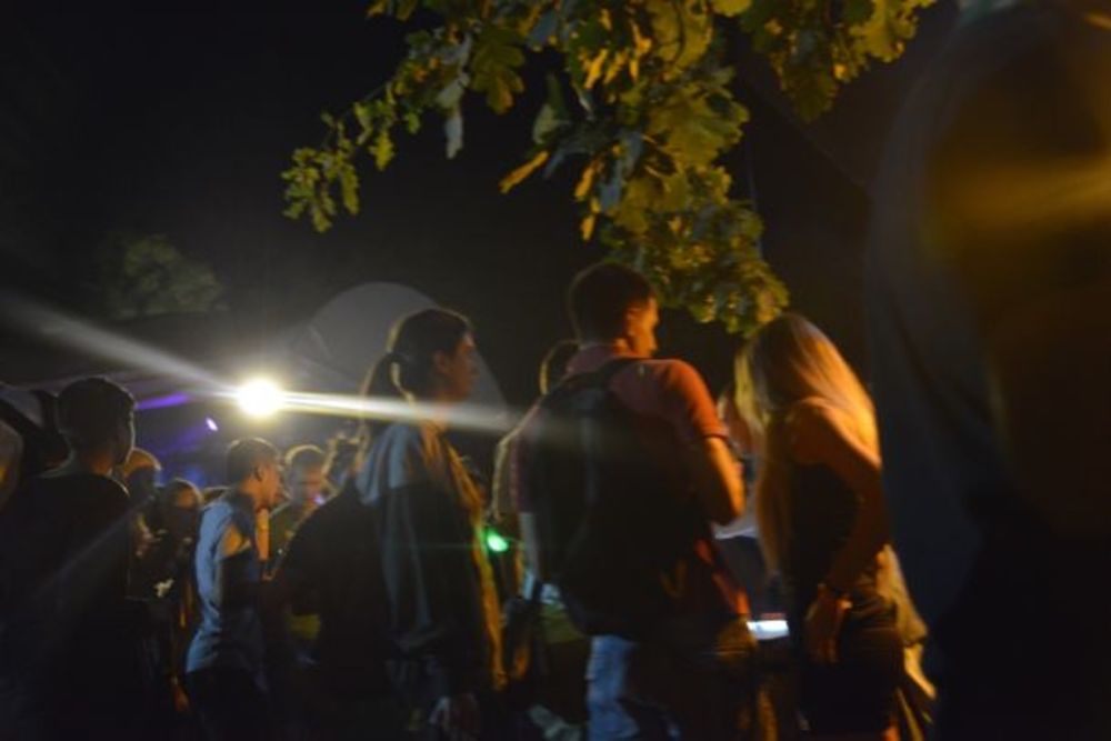 Uz nezampaćenu energiju kojom odiše ovogodišnja R:Evolucija, tokom druge večeri Exit festivala, Petrovaradinsku tvrđavu posetilo je preko 40.000 posetilaca! Pozitivne vibracije bile su na svakom koraku i još jednom smo se uverili zašto je Exit festival s pravo