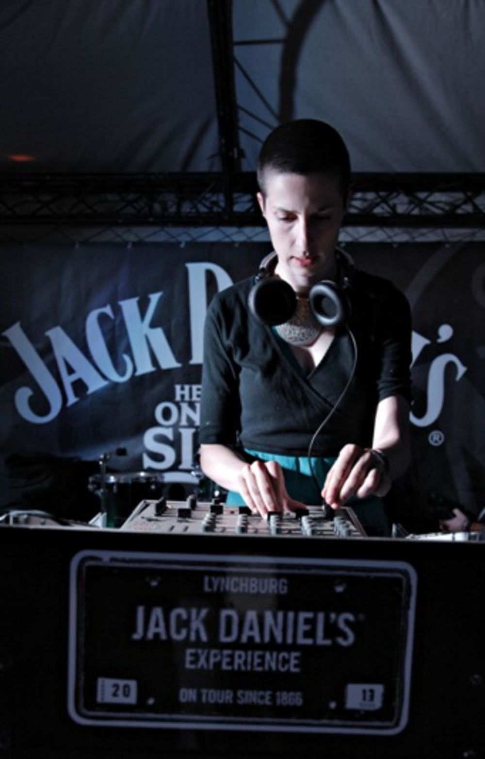 JDX Backstage bio je jedan od omiljenih festivalskih kutaka za sve ljubitelje dobre muzike i zabave na upravo završenom Exit festivalu. Ovogodišnji program osvežen je neuobičajenim nastupima poznatih ličnosti i harizmatičnih prijatelja Jack-a koji su na trenut