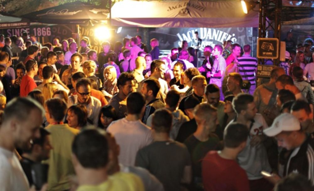 JDX Backstage bio je jedan od omiljenih festivalskih kutaka za sve ljubitelje dobre muzike i zabave na upravo završenom Exit festivalu. Ovogodišnji program osvežen je neuobičajenim nastupima poznatih ličnosti i harizmatičnih prijatelja Jack-a koji su na trenut