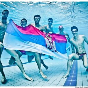 Podvodni pozdrav plivačkog tima Srbije