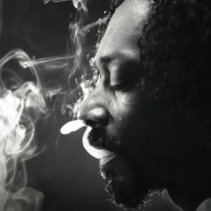Voli travu: Snoop Dogg zapalio džoint pred kamerama