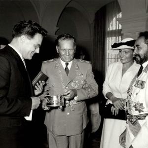 Šta je Josip Broz Tito dobijao na poklon?