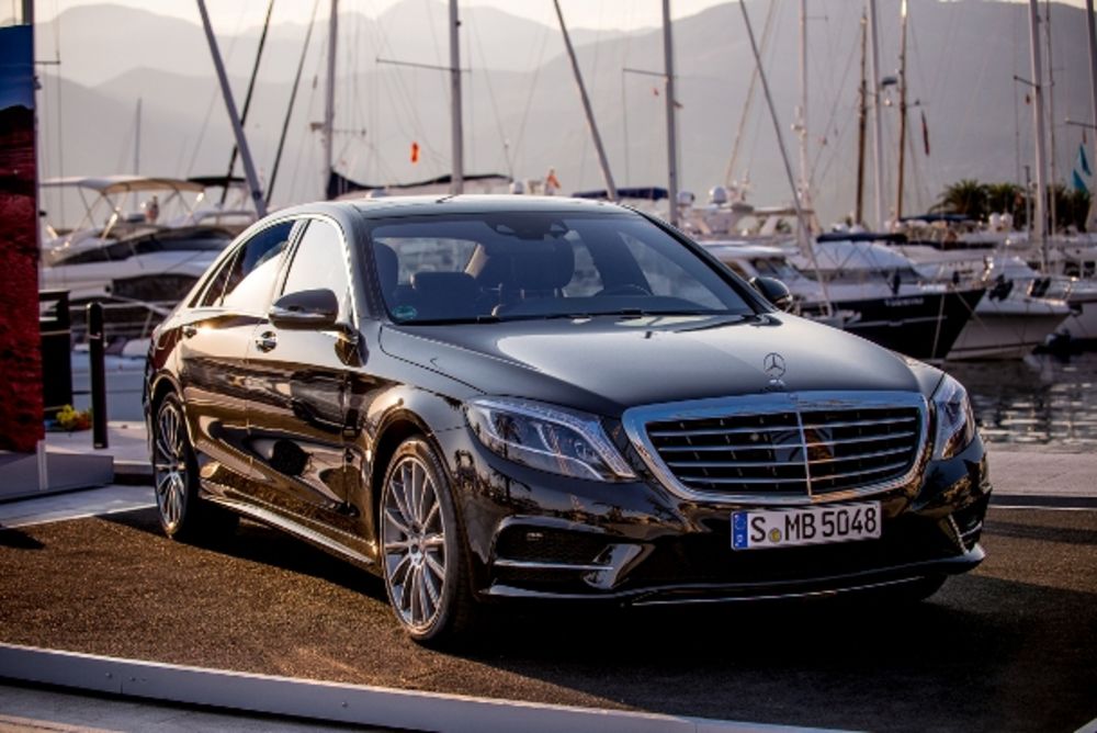 Prethodnog vikenda Mercedes-Benz Style otvorio je izložbeni paviljon ekskluzivnom gala zabavom u luksuznoj marini Porto Montenegro u Tivtu. Paviljon će biti postavljen do 11. avgusta, a u njemu će prvi put biti prikazane sve vrste proizvoda dizajniranih od str