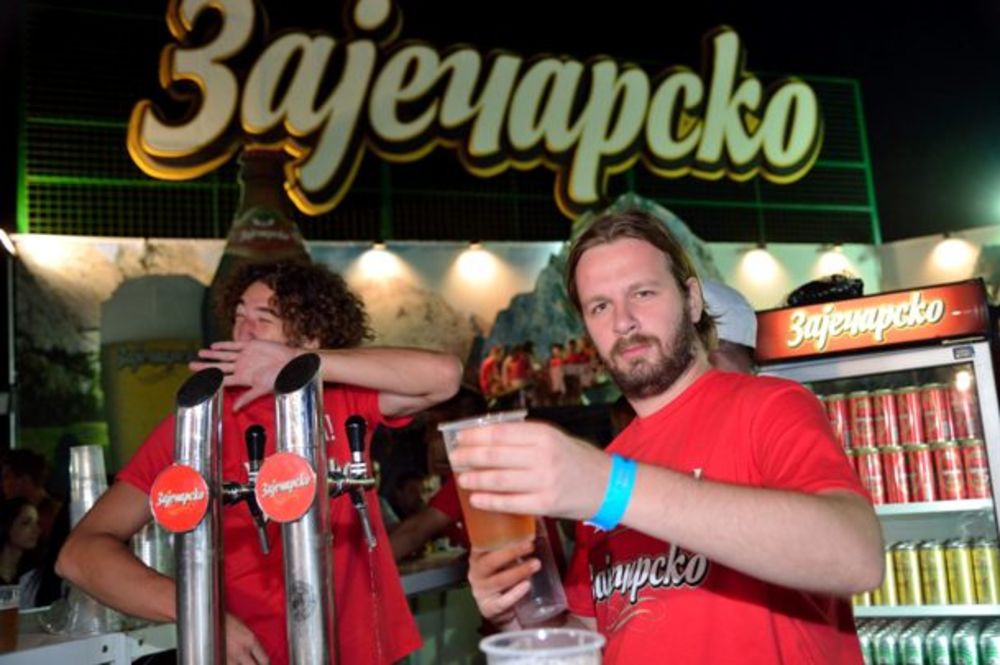 Otvaranje Beogradskog festivala piva obeležila je još jedna odlična žurka na VIP terasi Amstela i Zaječarskog, koju je organizovala Heineken kompanija u Srbiji. Brojni posetioci su imali priliku da uživaju u  kvalitetnom pivu posmatrajući muzičke nastupe sa id