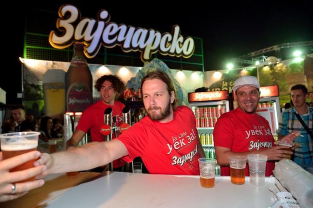 Otvaranje Beogradskog festivala piva obeležila je još jedna odlična žurka na VIP terasi Amstela i Zaječarskog, koju je organizovala Heineken kompanija u Srbiji. Brojni posetioci su imali priliku da uživaju u  kvalitetnom pivu posmatrajući muzičke nastupe sa id