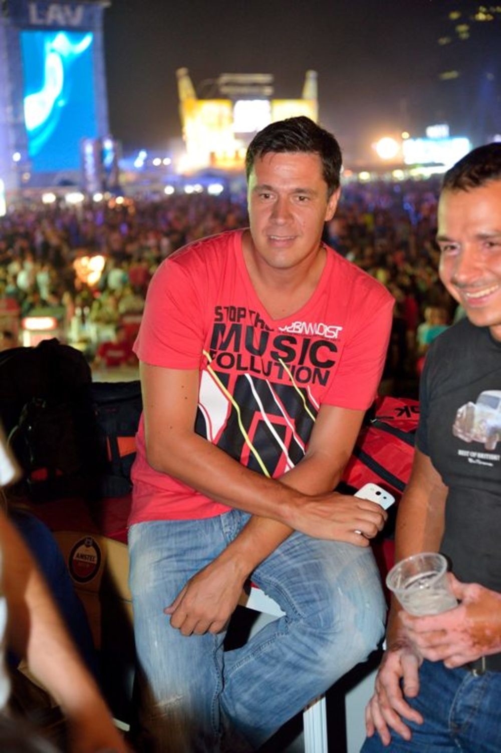 Otvaranje Beogradskog festivala piva obeležila je još jedna odlična žurka na VIP terasi Amstela i Zaječarskog, koju je organizovala Heineken kompanija u Srbiji. Brojni posetioci su imali priliku da uživaju u  kvalitetnom pivu posmatrajući muzičke nastupe sa id