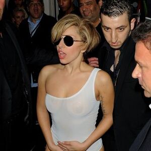 Ponovo obradovala fanove: Lejdi Gaga na žurki u potpuno prozirnom bodiju (FOTO)