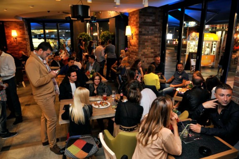 Na sjajnoj žurci povodom zvaničnog otvaranja prvog u niyu Boutique restorana u epicentru Beograda, na Trgu republike, okupile su se brojne poznate zvanice