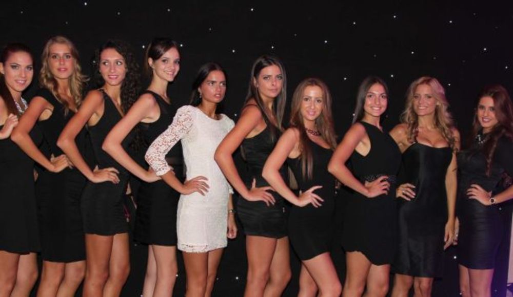 Niko nijemogao da poveruje da će prostor paviljona restorana Stara kapetanija na Dunavskom keju moći da primitoliki broj VIP ličnosti i predstavnika sedme sile, što se desilo na proglašenju 24 najlepše devojke Srbije 2013.godine.