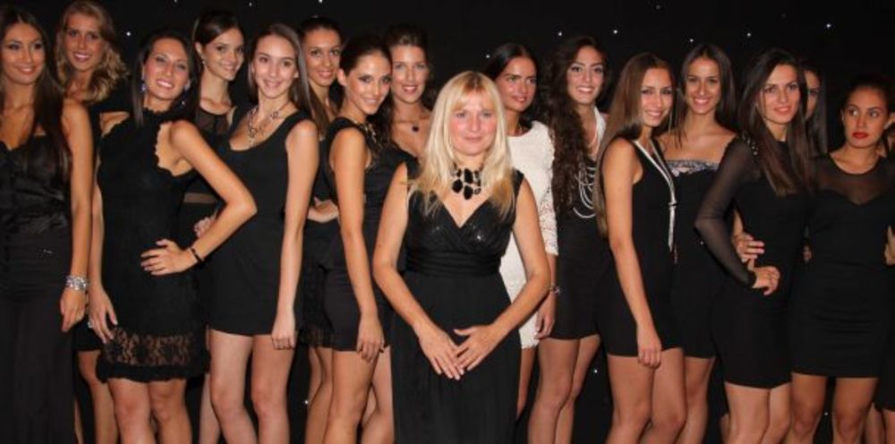 Niko nijemogao da poveruje da će prostor paviljona restorana Stara kapetanija na Dunavskom keju moći da primitoliki broj VIP ličnosti i predstavnika sedme sile, što se desilo na proglašenju 24 najlepše devojke Srbije 2013.godine.