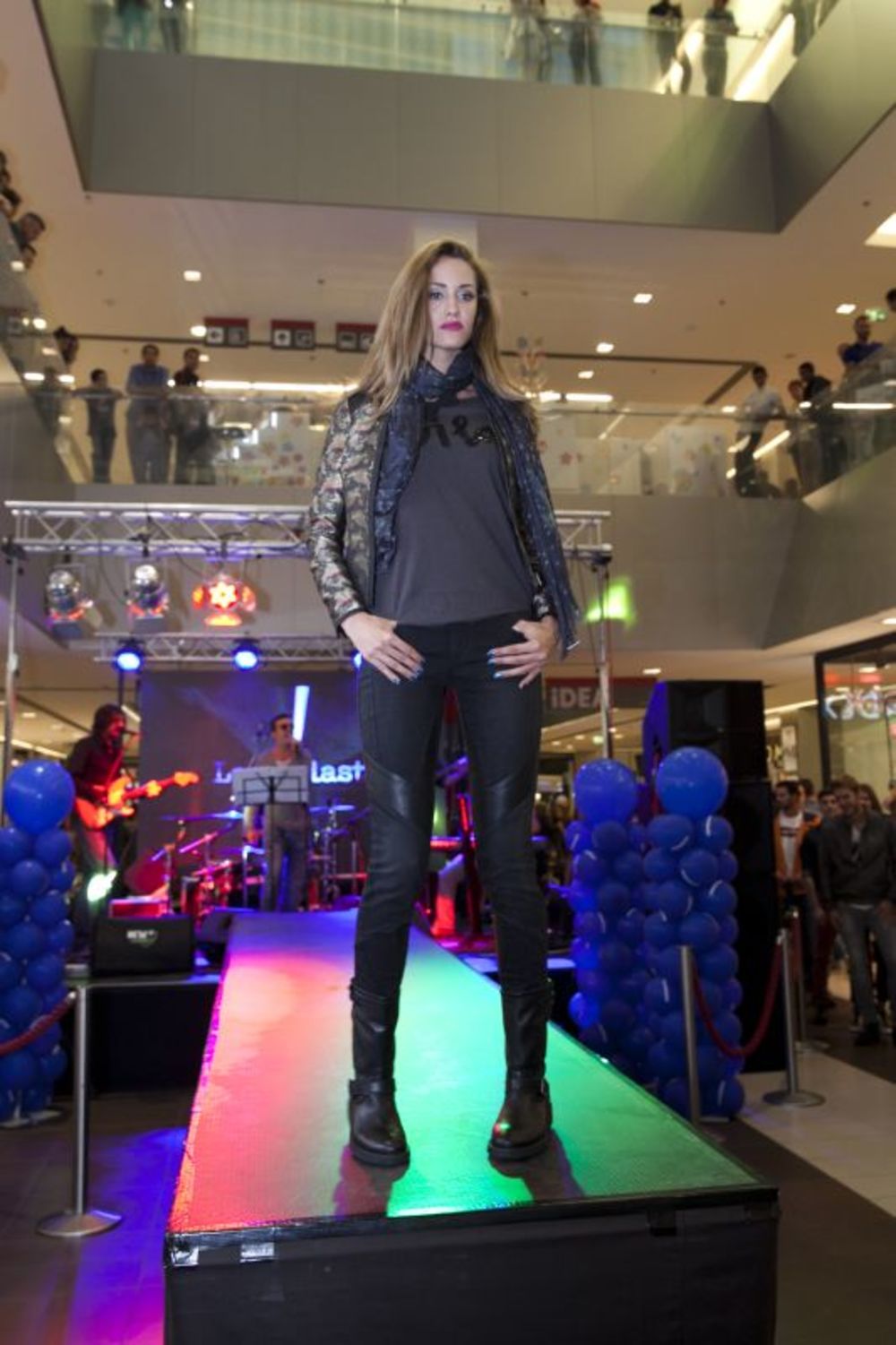 Najveći distributer urbanih jeans brendova na Balkanu, Fashion Company u subotu 14. septembra organizovao je veliki event Jeansomania u svojim prodavnicama u Ušće shopping centru.