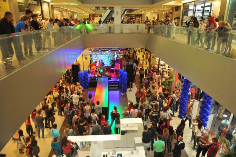 Najveći distributer urbanih jeans brendova na Balkanu, Fashion Company u subotu 14. septembra organizovao je veliki event Jeansomania u svojim prodavnicama u Ušće shopping centru.