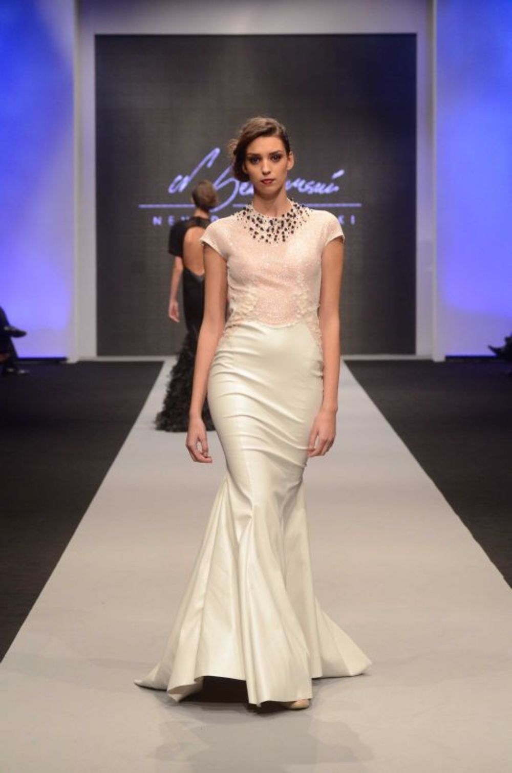 Tokom druge večeri 23. Fashion Selectiona održane su revije kreatora Vere Weigl, Vasilija Kovačeva i Nenada Sekirarskog. Vera Weigl, inovativna mlada dizajnerka koja živi i radi u Beču, prvi put se srpskoj publici predstavila kolekcijom za jesen/zimu 2013/2014