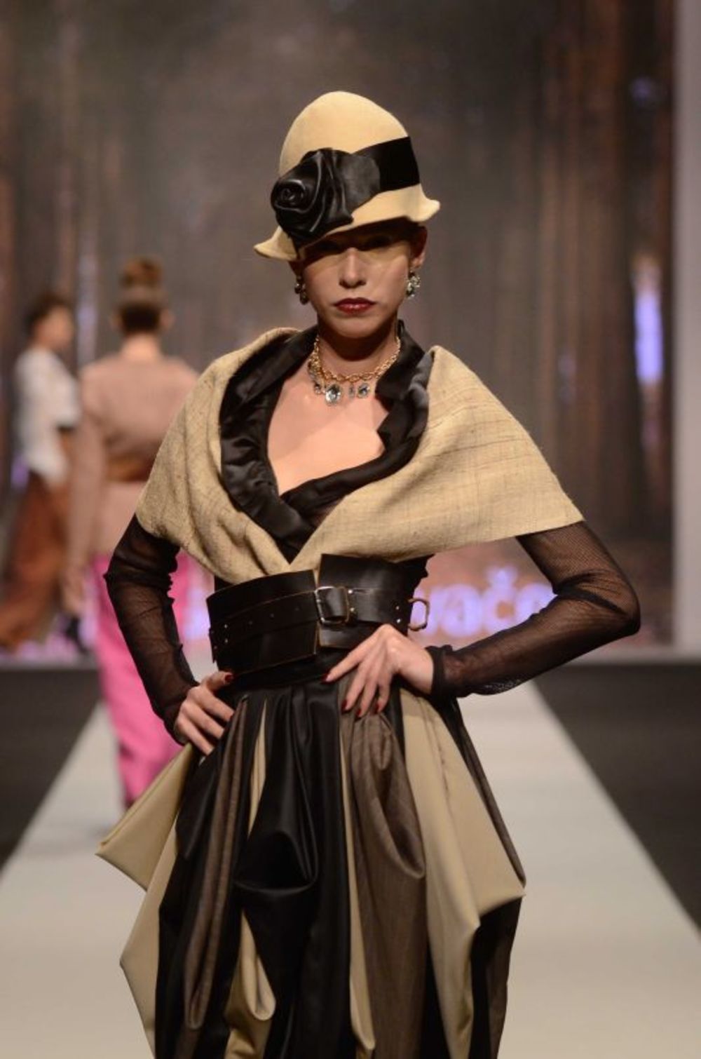 Tokom druge večeri 23. Fashion Selectiona održane su revije kreatora Vere Weigl, Vasilija Kovačeva i Nenada Sekirarskog. Vera Weigl, inovativna mlada dizajnerka koja živi i radi u Beču, prvi put se srpskoj publici predstavila kolekcijom za jesen/zimu 2013/2014