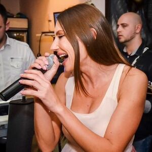 Nevena Adžemović: Ponovo za mikrofonom