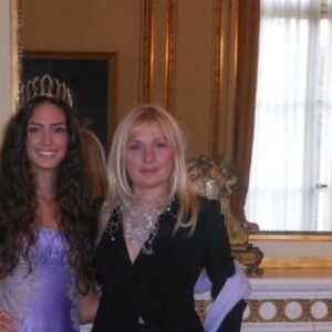 Miss Srbije Milica Vukliš sadila jorgovane u Parizu