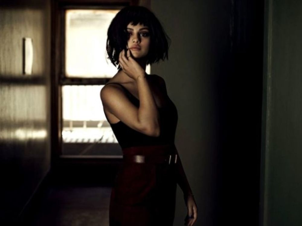 Mlada američka glumica i pevačica Selena Gomez fotografisala se za editorijal mgazina Flaunt i tom prilikom izrazila svoj seksepil. Pogledajte atraktivne budoar fotografije zavodljive Selene...