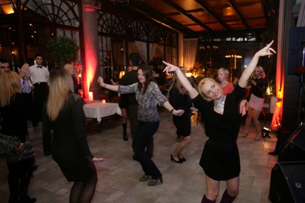 Nastupom popularnog prestoničkog benda Ane Štajdohar otvorena je sezona koncerata na Kalemegdanskoj terasi. Odličan repertoar i sjajan zvuk oduševili su brojne goste među kojima su bile kolege i prijatelj iovog  pop sastava. Jedini licencirani vozač Formule 1