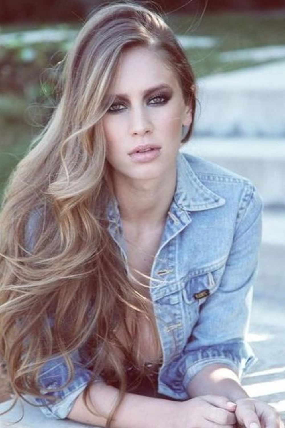 Naslednica holivudskog glumca Šona Pena, Dilan Pen, već neko vreme bavi se modelingom. Ovih dana dospela je u centar pažnje zbog informacije da je ona nova devojka glumca Roberta Patinsona, ali i zbog seksi fotografija sa plaže.