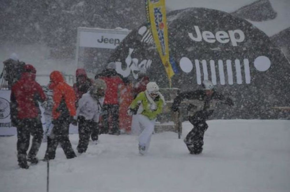 Popularni pop bend Lexington nastupio je početkom vikenda u hotelu Grand pred nekoliko hiljada, mahom mlađih ljudi, koji su prisustvovali četvrtoj po redu Ski opening Kopaonik manifestaciji. 15 hiljada gostiju željnih skijanja i dobre zabave, poprilično su isp