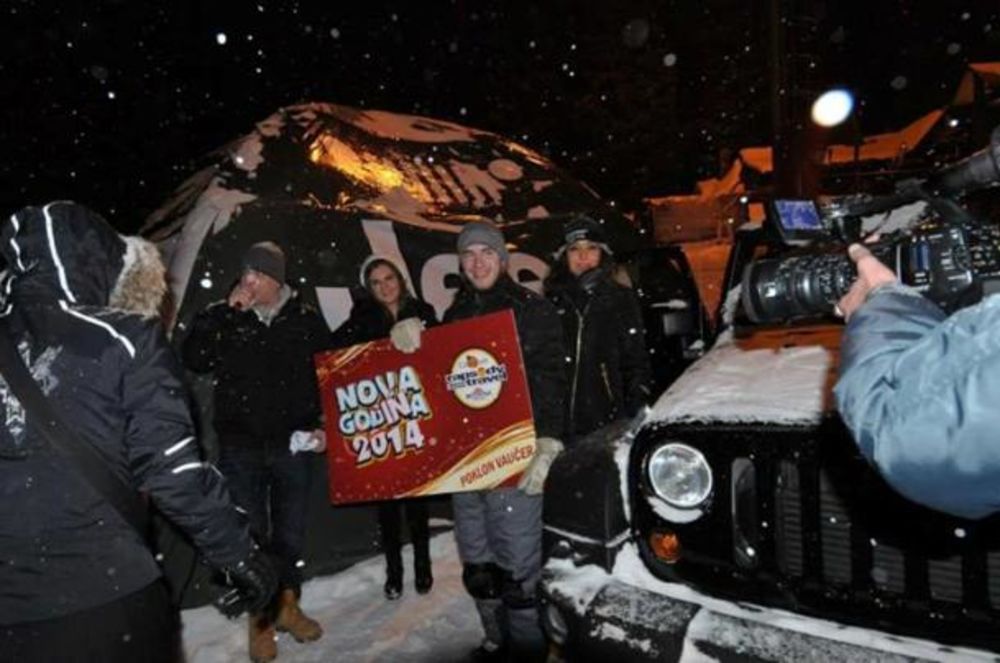 Popularni pop bend Lexington nastupio je početkom vikenda u hotelu Grand pred nekoliko hiljada, mahom mlađih ljudi, koji su prisustvovali četvrtoj po redu Ski opening Kopaonik manifestaciji. 15 hiljada gostiju željnih skijanja i dobre zabave, poprilično su isp