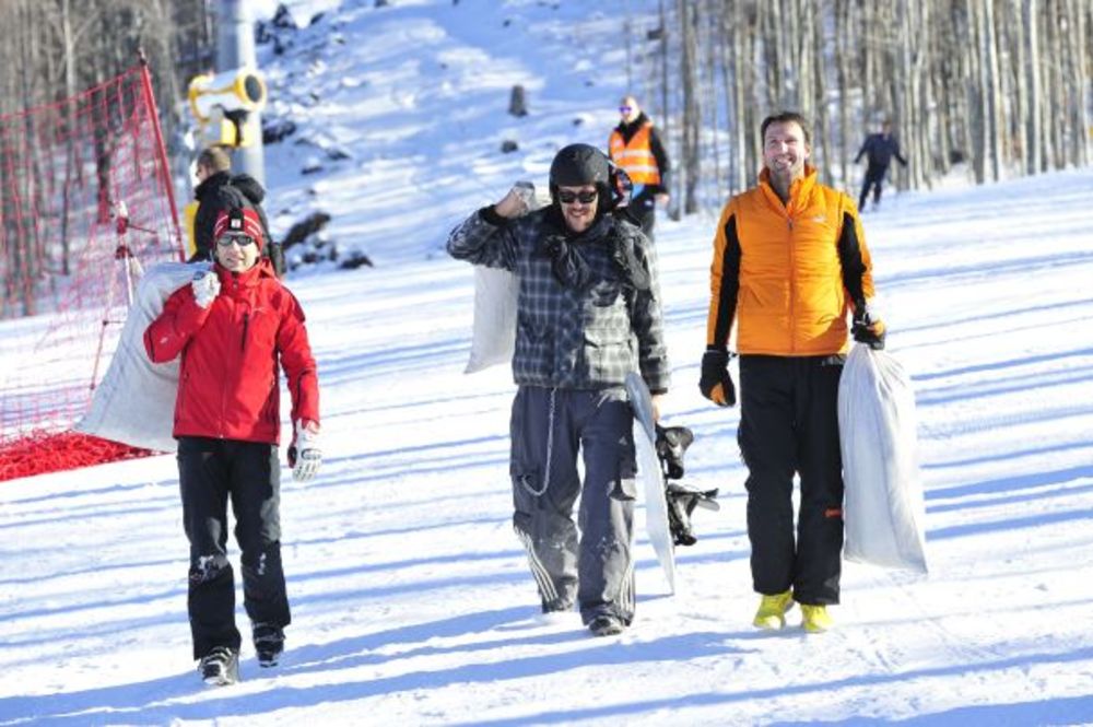 Predstavnici austrijske grupacije Falkensteiner Michaeler Tourism Group 14. decembar 2013. svečano su obeležili početak skijaške sezone na Staroj planini. Uz muziku i takmičenje u trci sa džakovimazabavljali su se glumci Bojan Perić i Milan Kalinić, show-mani