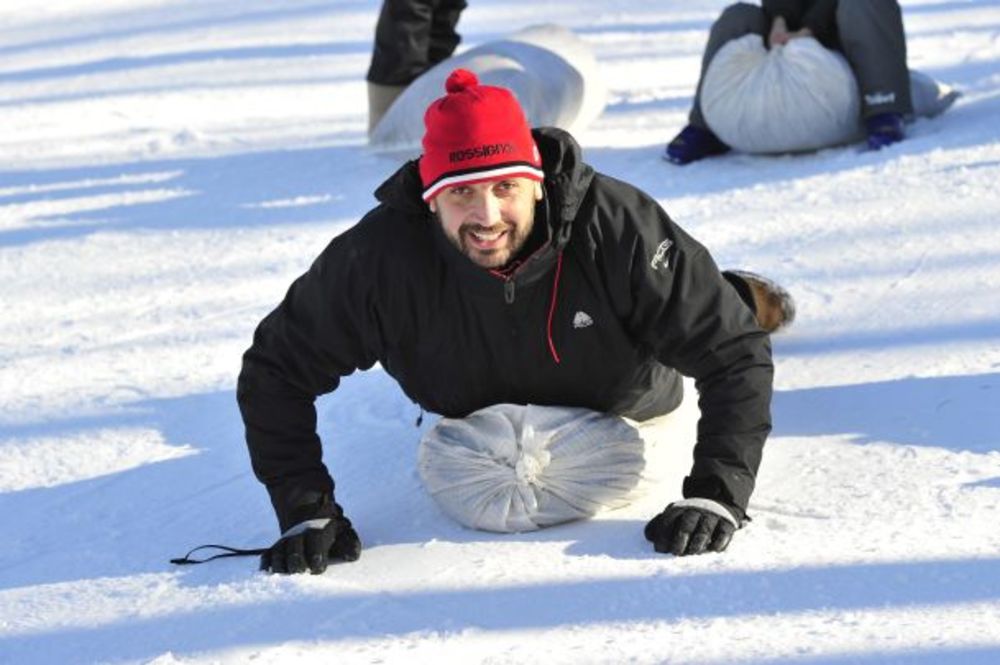 Predstavnici austrijske grupacije Falkensteiner Michaeler Tourism Group 14. decembar 2013. svečano su obeležili početak skijaške sezone na Staroj planini. Uz muziku i takmičenje u trci sa džakovimazabavljali su se glumci Bojan Perić i Milan Kalinić, show-mani