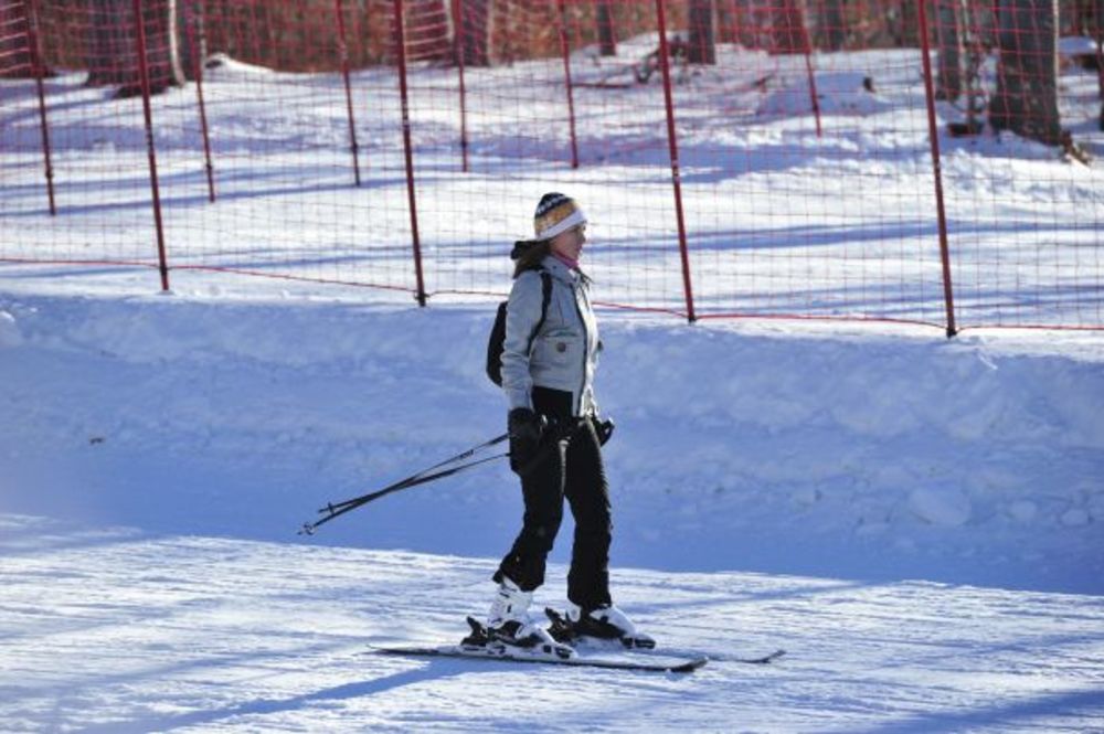 Predstavnici austrijske grupacije Falkensteiner Michaeler Tourism Group 14. decembar 2013. svečano su obeležili početak skijaške sezone na Staroj planini. Uz muziku i takmičenje u trci sa džakovimazabavljali su se glumci Bojan Perić i Milan Kalinić, show-mani