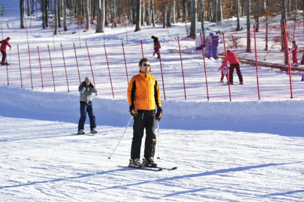 Predstavnici austrijske grupacije Falkensteiner Michaeler Tourism Group 14. decembar 2013. svečano su obeležili početak skijaške sezone na Staroj planini. Uz muziku i takmičenje u trci sa džakovimazabavljali su se glumci Bojan Perić i Milan Kalinić, show-mani