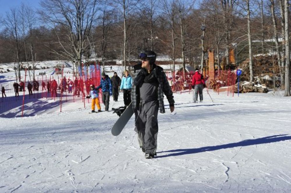 Predstavnici austrijske grupacije Falkensteiner Michaeler Tourism Group 14. decembar 2013. svečano su obeležili početak skijaške sezone na Staroj planini. Uz muziku i takmičenje u trci sa džakovimazabavljali su se glumci Bojan Perić i Milan Kalinić, show-mani