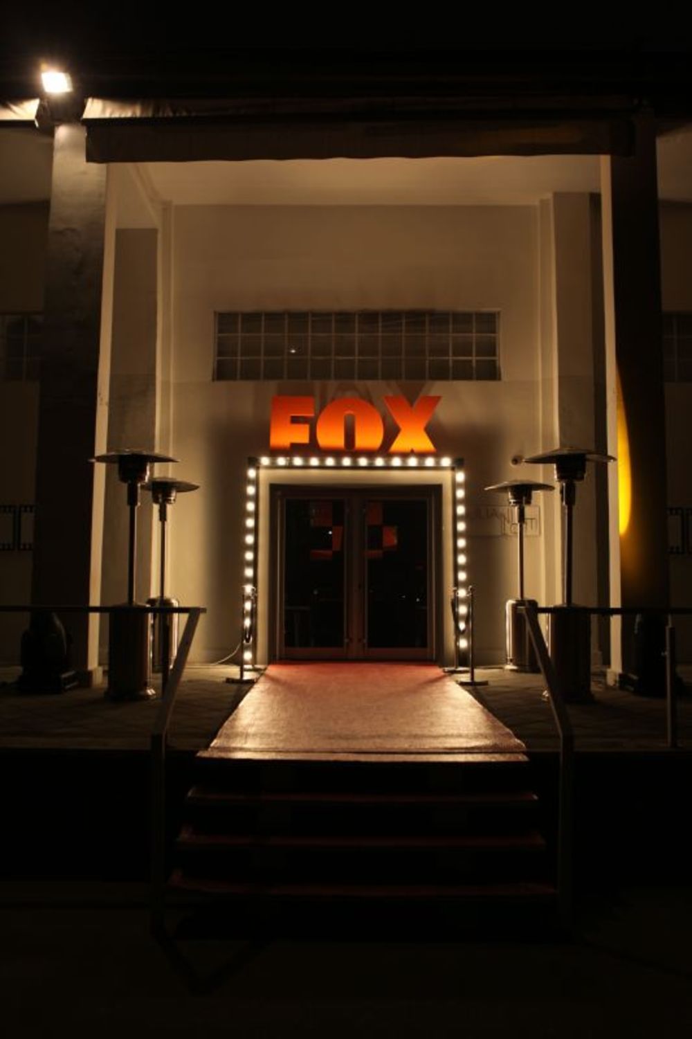 Fox International Channels sinoć, 17. decembra, u beogradskom klubu LOFT u društvu klijenata i poslovnih partnera proslavio je 20 godina od osnivanja kompanije. Slavilo se uz kostimirane junake serija koje se mogu gledati na FOX kanalima, uz 24Kitchen poslasti
