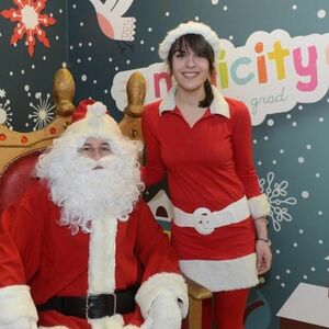 Druženje sa najmlađima: Coca-Cola volonteri u ulozi Deda Mraza
